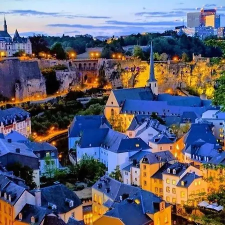 V6 - Double - 5 Minutes Du Luxembourg *